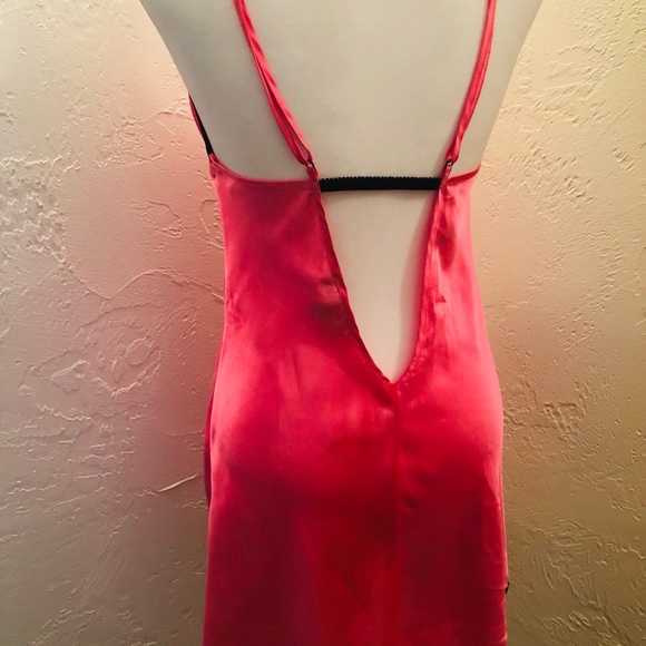 Nighty pink satin and black lace. - Picture 3 of 5